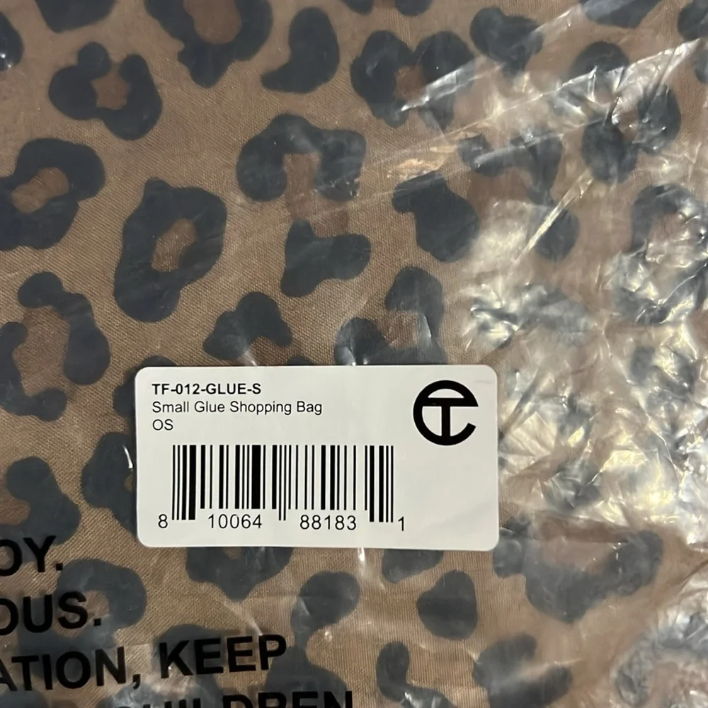 Small Telfar Bag Glue Color - Picture 8 of 11